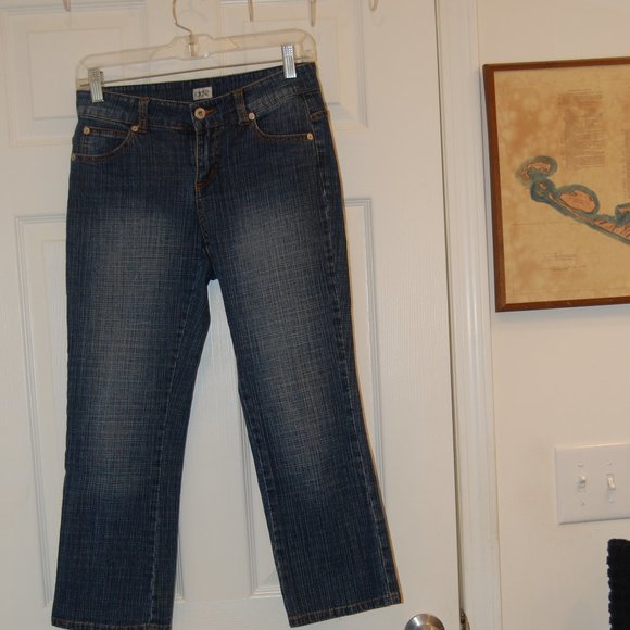 CACHE' Women's Blue Jeans Capris Size 2 - Picture 1 of 9